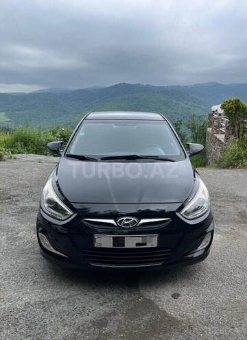 Hyundai Accent-1