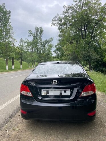 Hyundai Accent-4