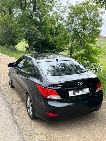 Hyundai Accent-5