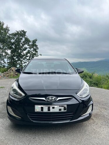 Hyundai Accent-2
