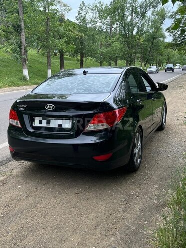 Hyundai Accent-6