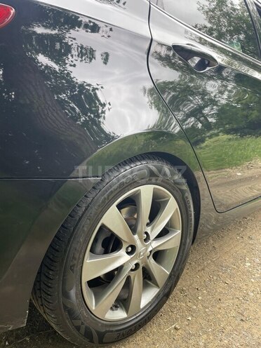 Hyundai Accent-10