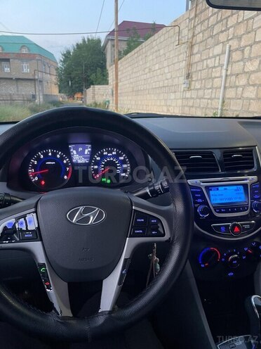 Hyundai Accent-14
