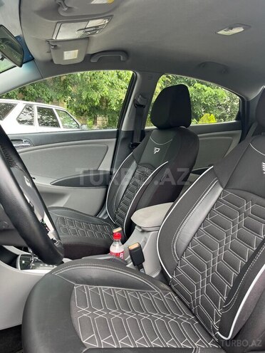 Hyundai Accent-13