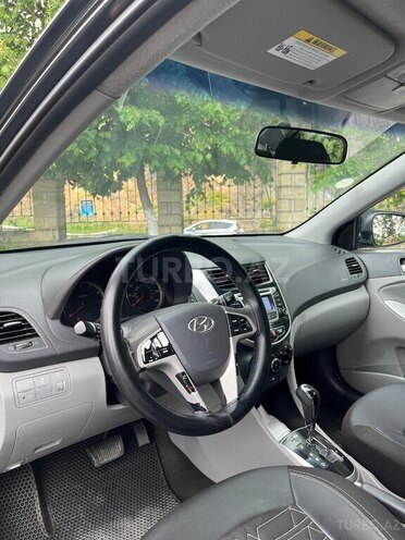 Hyundai Accent-12