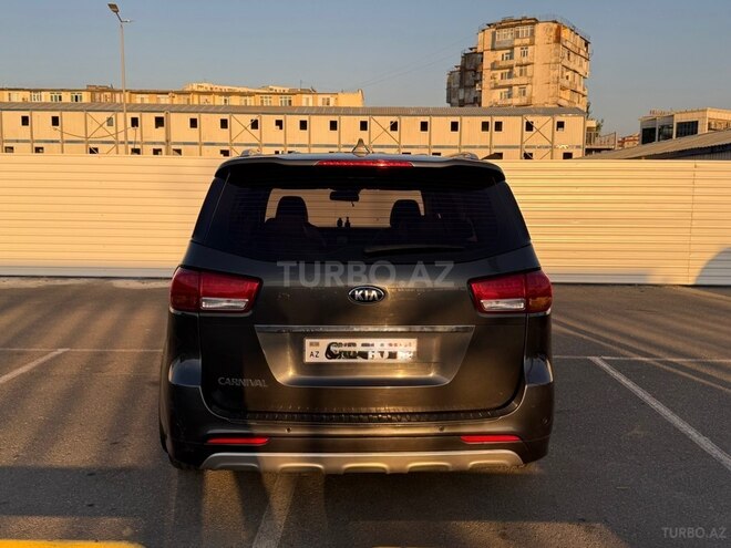 Kia Carnival-13