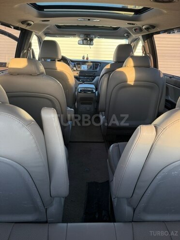 Kia Carnival-11