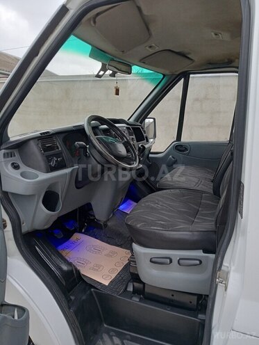 Ford Transit-6