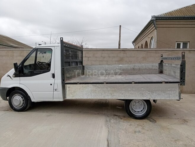 Ford Transit-11