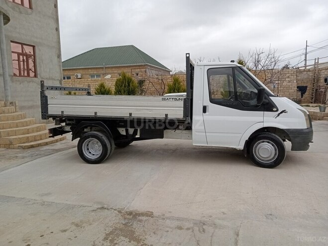 Ford Transit-15