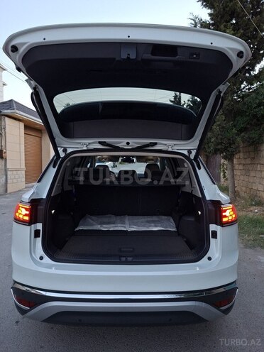 Volkswagen ID.6 Crozz-9