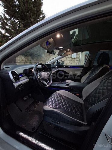 Volkswagen ID.6 Crozz-12