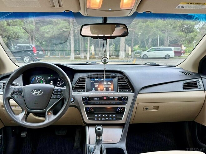 Hyundai Sonata-12