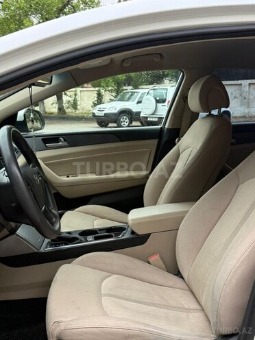 Hyundai Sonata-9