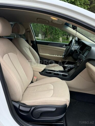 Hyundai Sonata-13