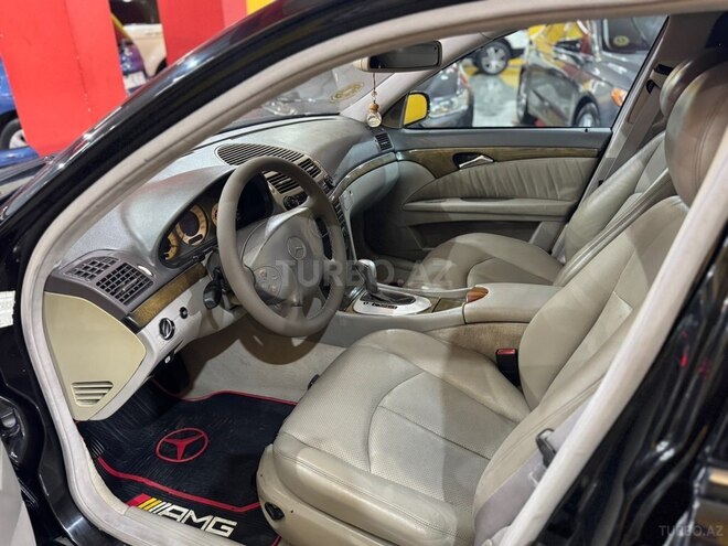 Mercedes E 270-9