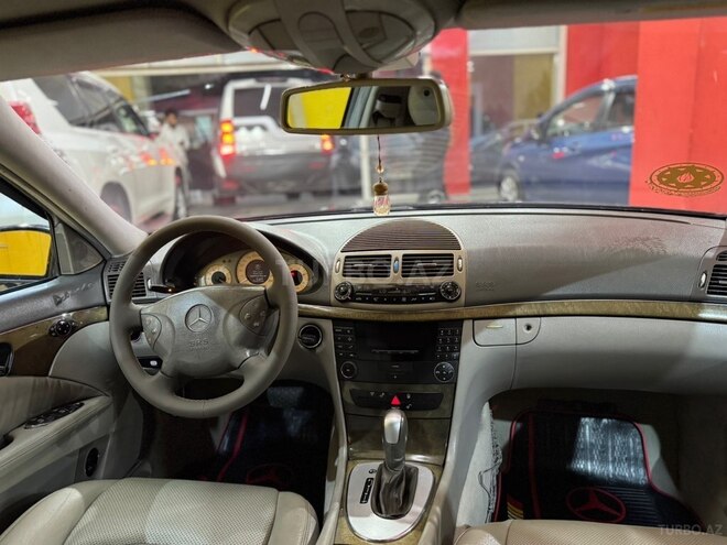 Mercedes E 270-12