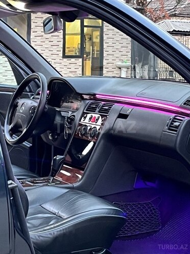 Mercedes E 280-9