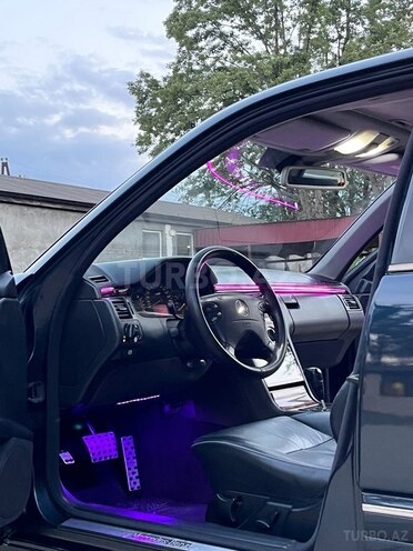 Mercedes E 280-13