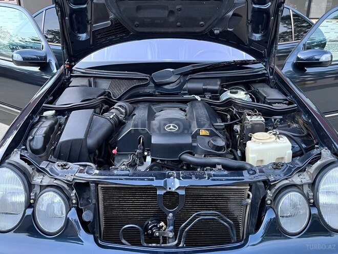 Mercedes E 280-11