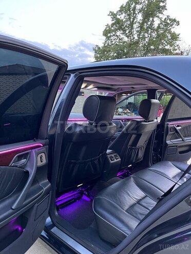 Mercedes E 280-12