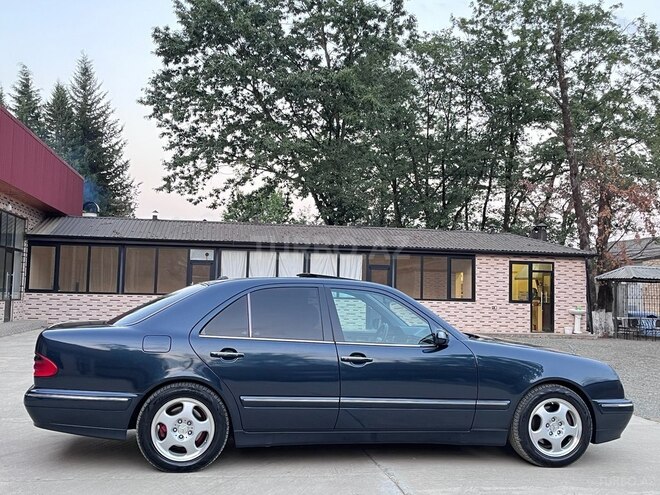 Mercedes E 280-17