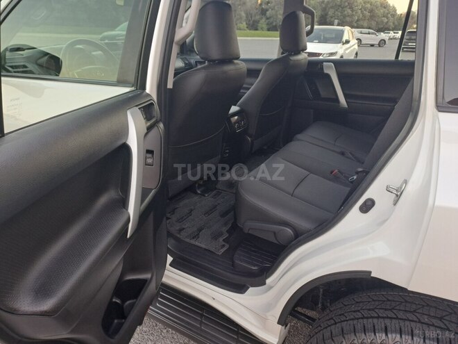 Toyota Land Cruiser Prado-12