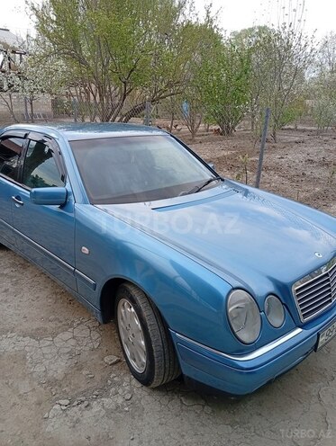 Mercedes E 280-3