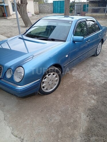 Mercedes E 280-4