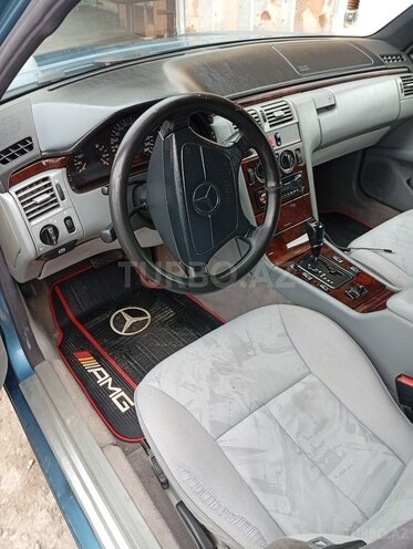 Mercedes E 280-5