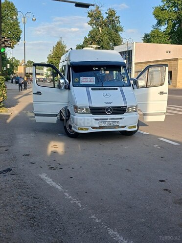 Mercedes Sprinter 208-1