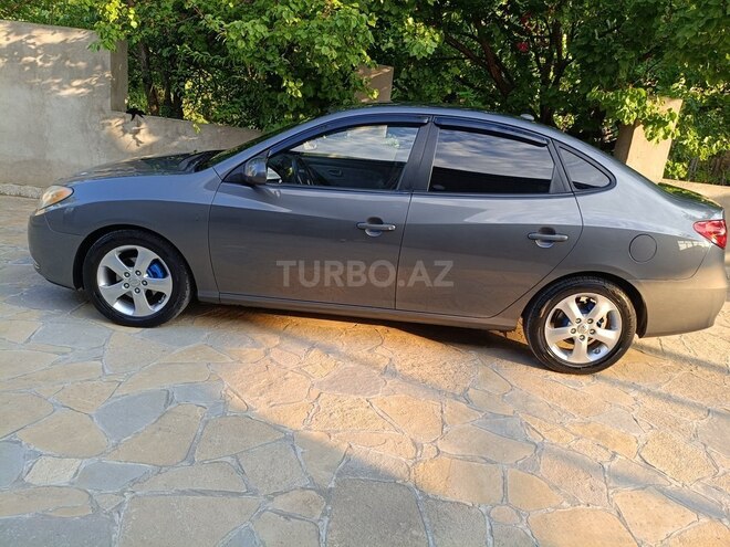 Hyundai Elantra-11