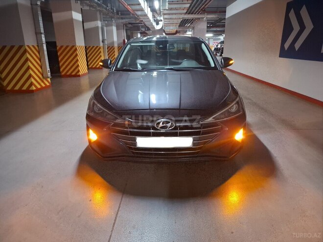 Hyundai Elantra-1