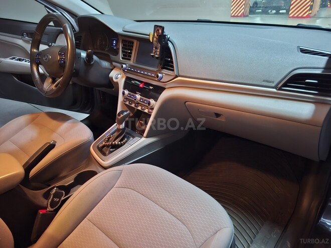 Hyundai Elantra-9