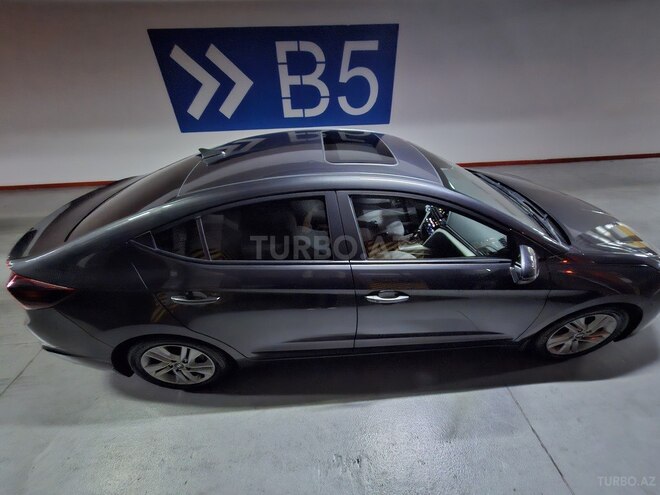 Hyundai Elantra-3