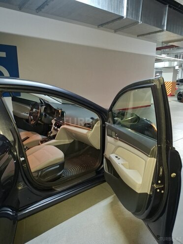 Hyundai Elantra-11