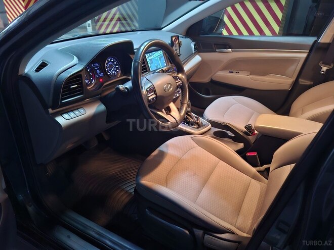 Hyundai Elantra-10