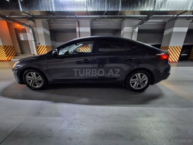Hyundai Elantra-5