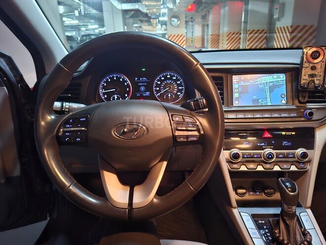 Hyundai Elantra-7