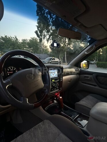Toyota Land Cruiser-9