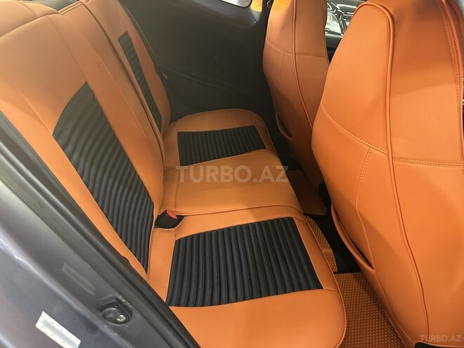 Hyundai Veloster-18