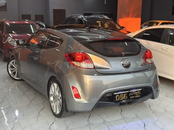 Hyundai Veloster-13