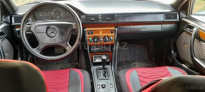 Mercedes 250 D-9