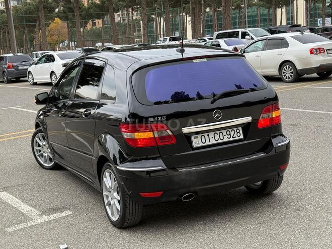 Mercedes B 180-4