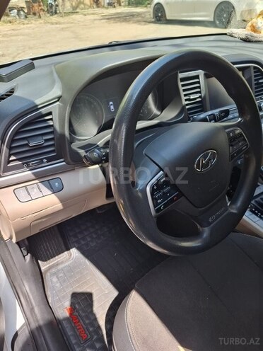 Hyundai Elantra-4