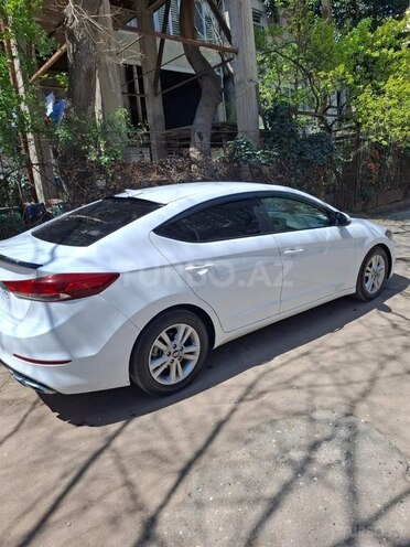 Hyundai Elantra-3