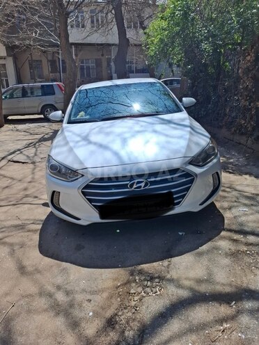 Hyundai Elantra-1