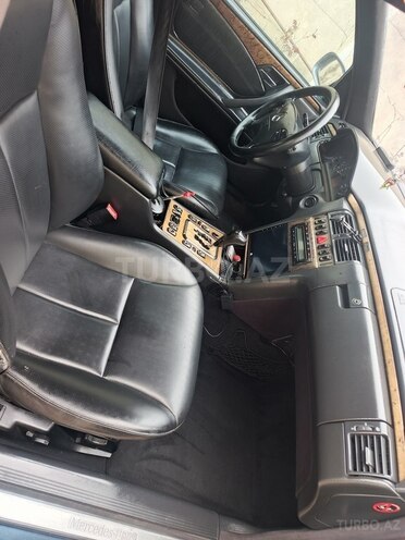 Mercedes E 220-10