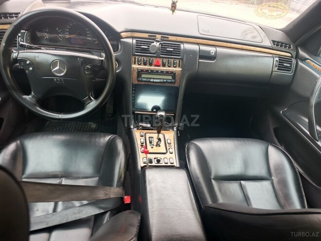 Mercedes E 220-9