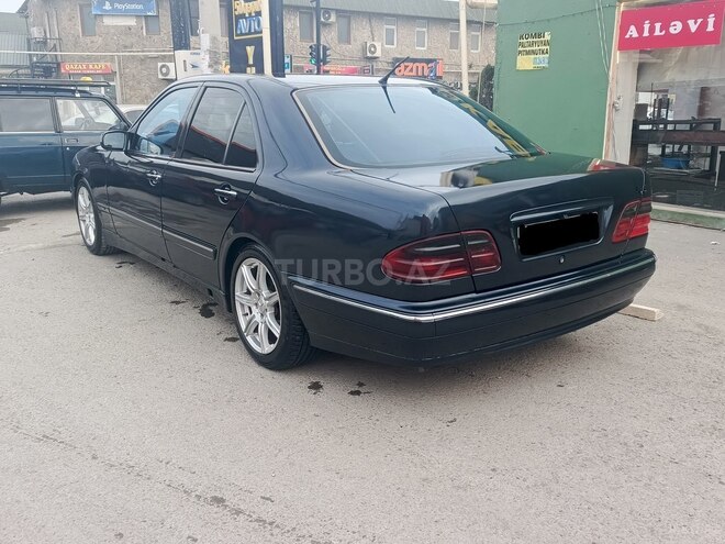 Mercedes E 220-2